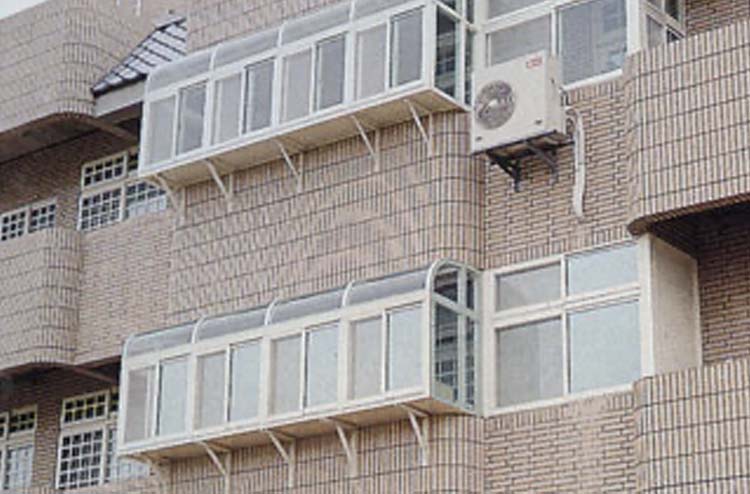 華信鋁門窗服務項目，陽台凸窗
