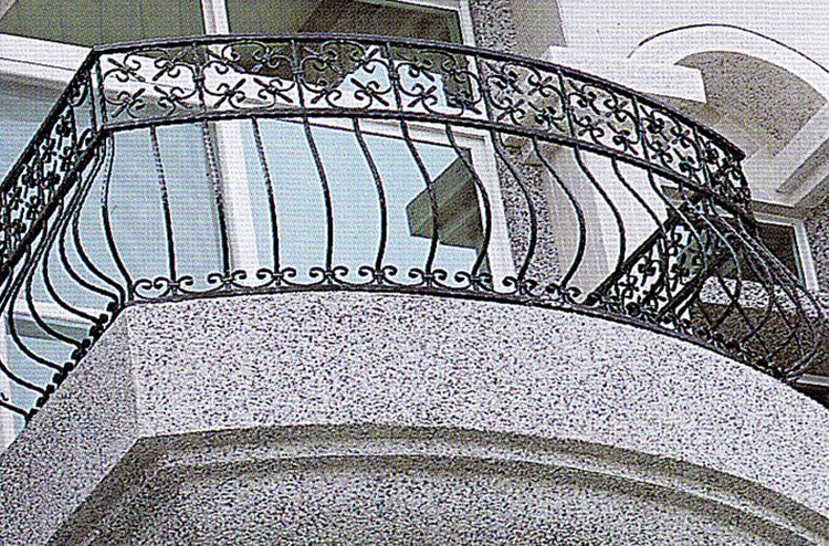 華信鋁門窗服務項目，陽台欄杆